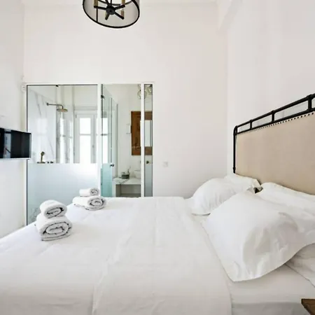 3 Bedroom Apartment *